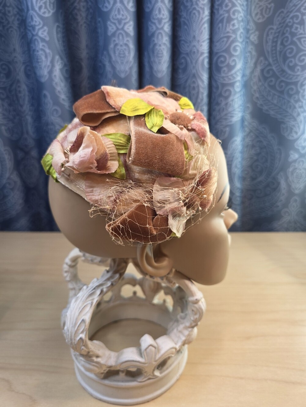 Vintage 1950s Pink Velvet Floral Topper Hat with Birdcage Netting Veil - Picture 4 of 11